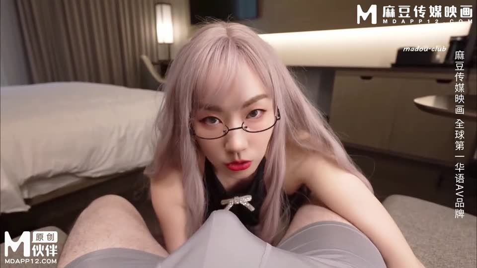 SZL035 淫欲旺盛的姐姐色诱表弟家中做爱